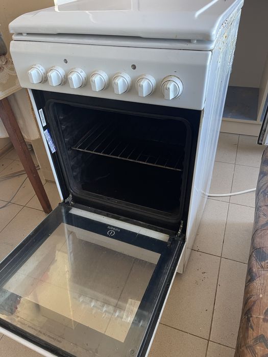 Печка с фурна-Индезит