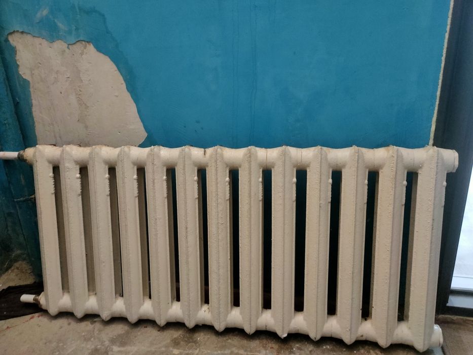 Продам чугунную батарею