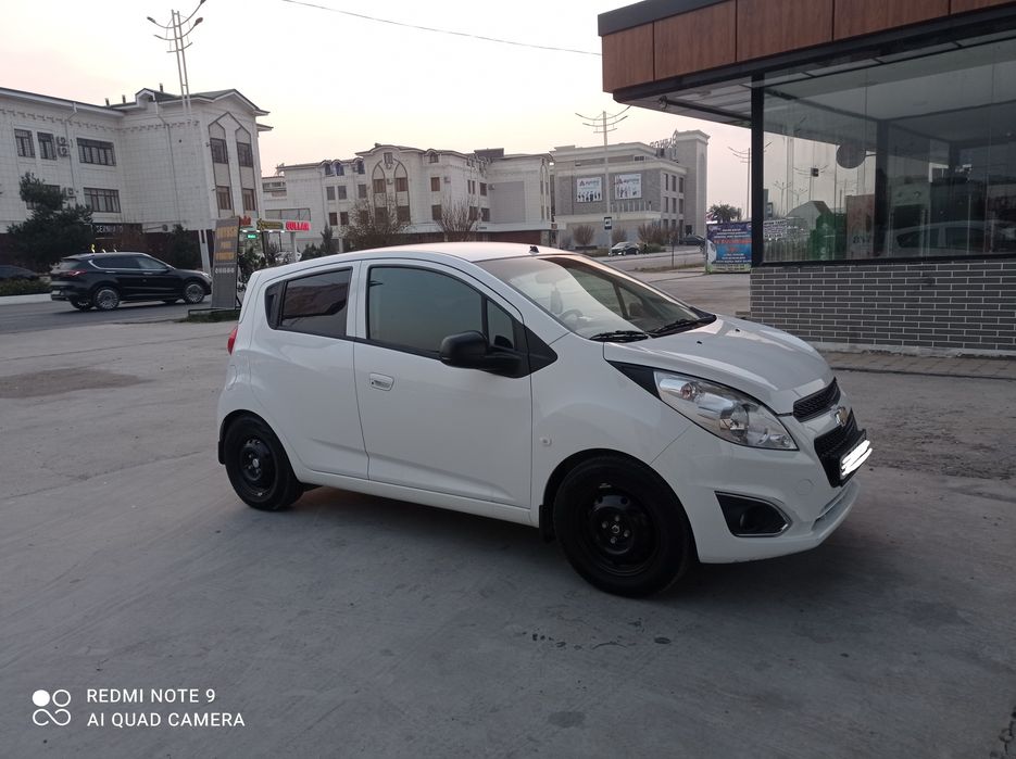 Moshina idiyalni xalotda kraska 1 ta eshikka