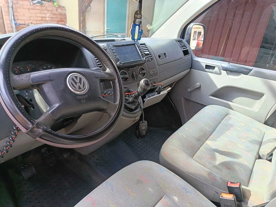 Vand Volkswagen t5 din 2008 model lung 8+1locuri.