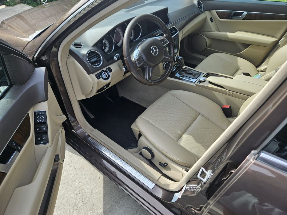 Mercedes w204 PRET 9200 EURO!!!