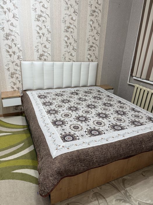 Продам кровать с двумя тумбочками (+матрас)