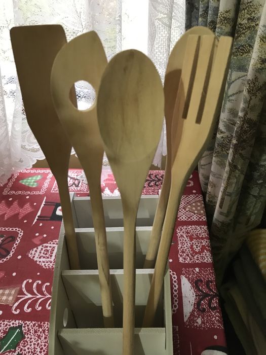 Set ustensile bucatarie din lemn