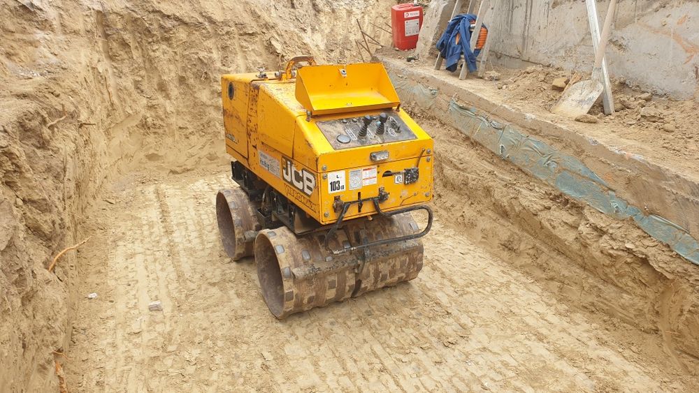 Inchiriez compactor placi compactoare cilindru picior de oaie