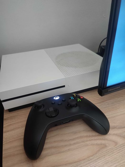 Xbox One S + manetă