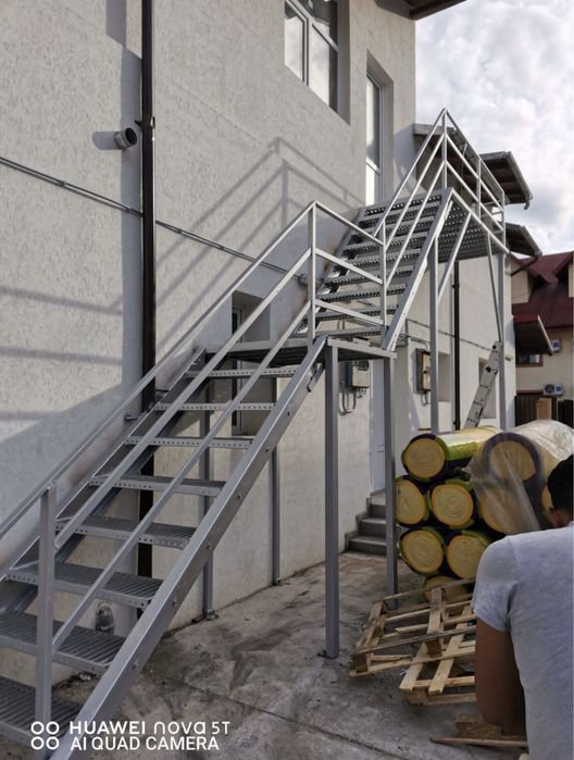 Scara zincata metalica