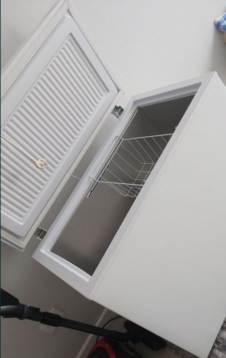 Продам морозильную камеру