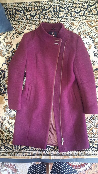 Продаётся демисезонное пальто