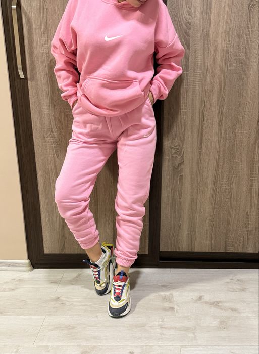 Дамски ватиран екип NIKE!