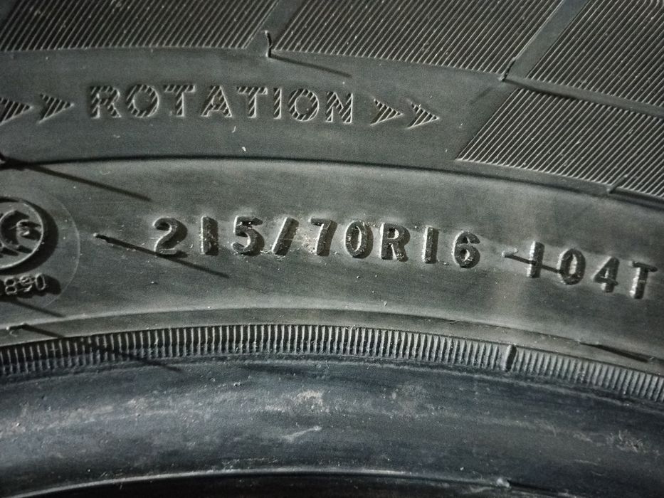 Продам зимние шины triangle 215/70/16
