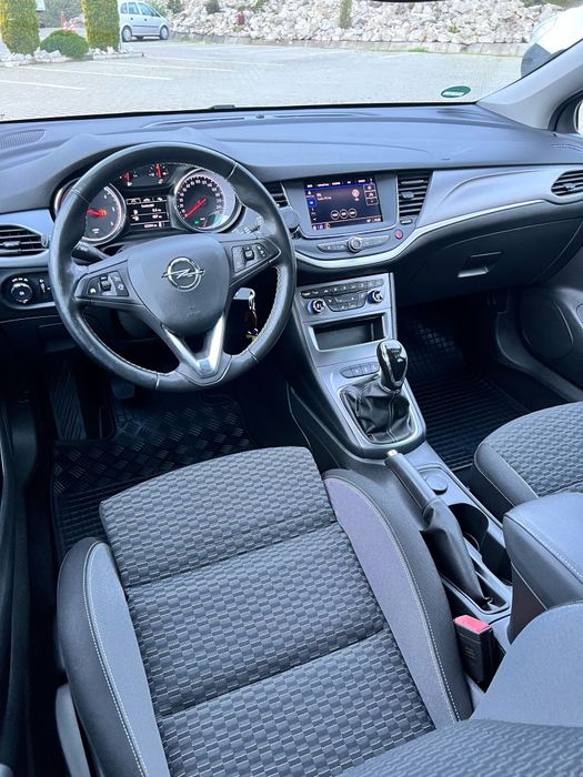 Vând Opel Astra K