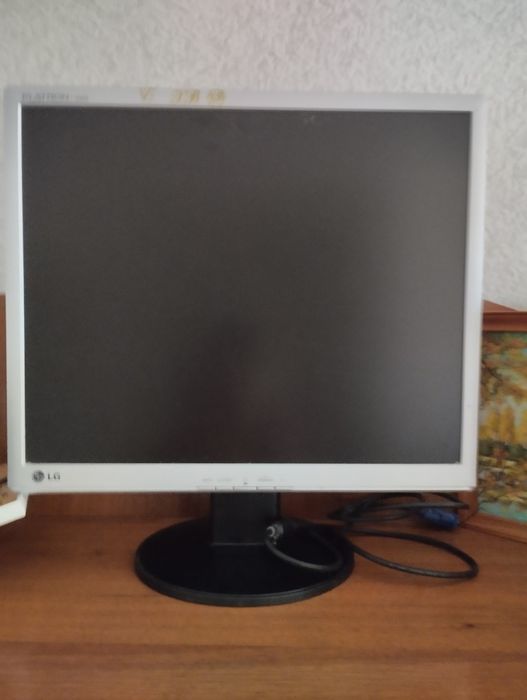 Продам монитор и запчасти к компьютеру