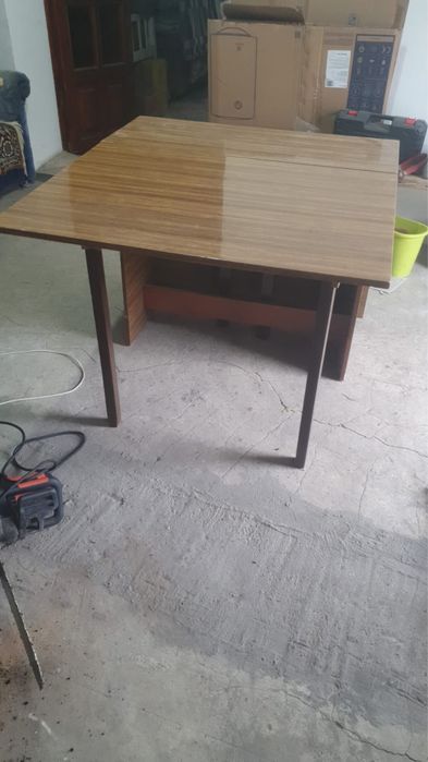 Продам стол книжку