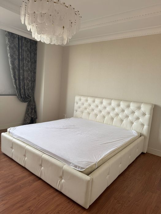 Кровать двух спал