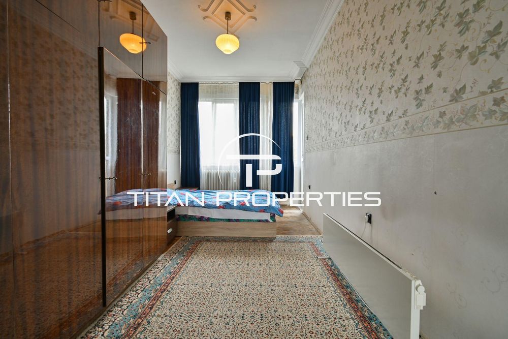 Продава се Четиристаен апартамент в София, Оборище - 150 кв.м за 3000 €/кв.м - Снимка #1