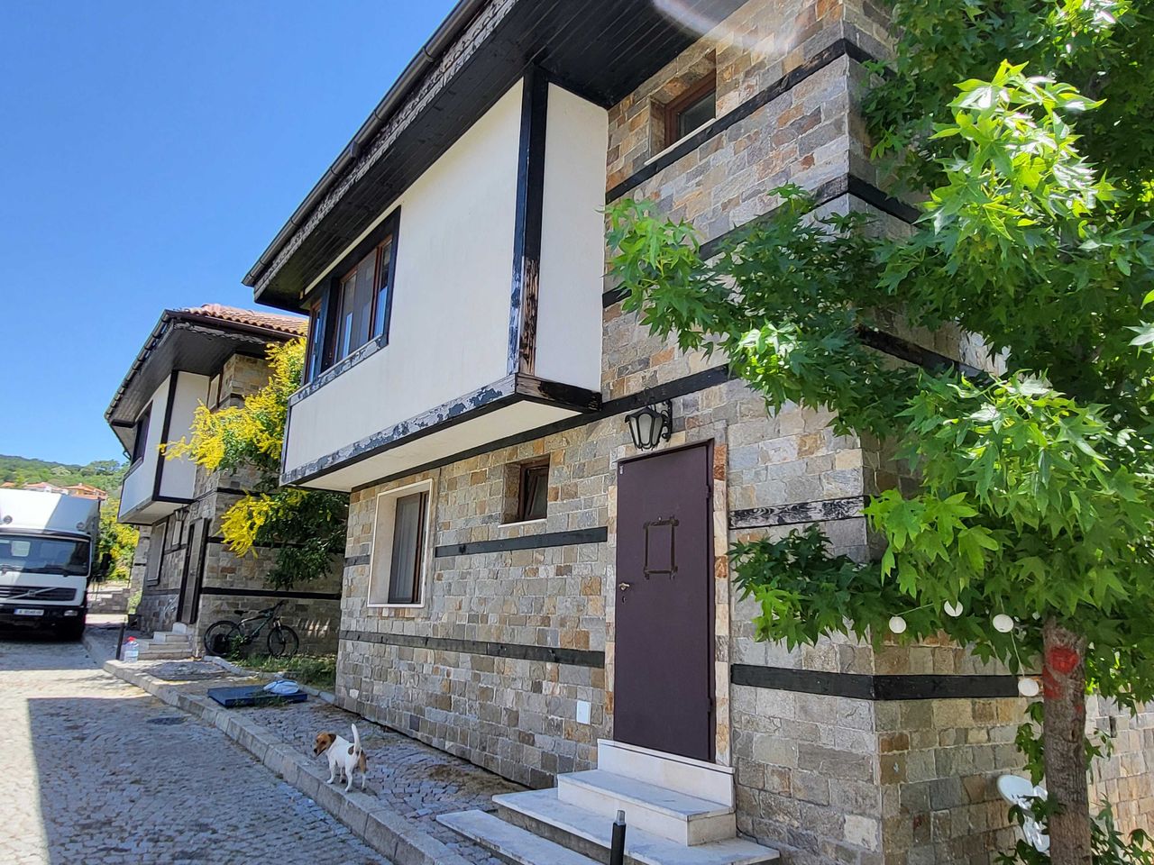 Продава се Къща в с. Кошарица, Област Бургас - 138 кв.м за 1606 €/кв.м - Снимка #1
