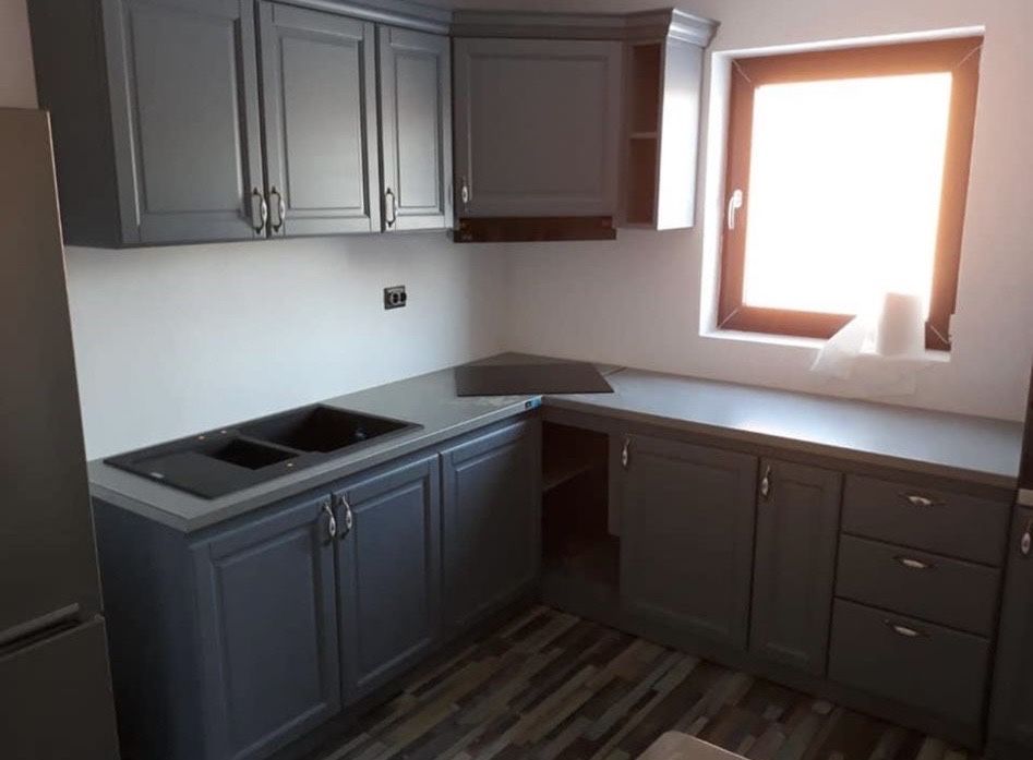 Mobilier de bucatarie din lemn masiv