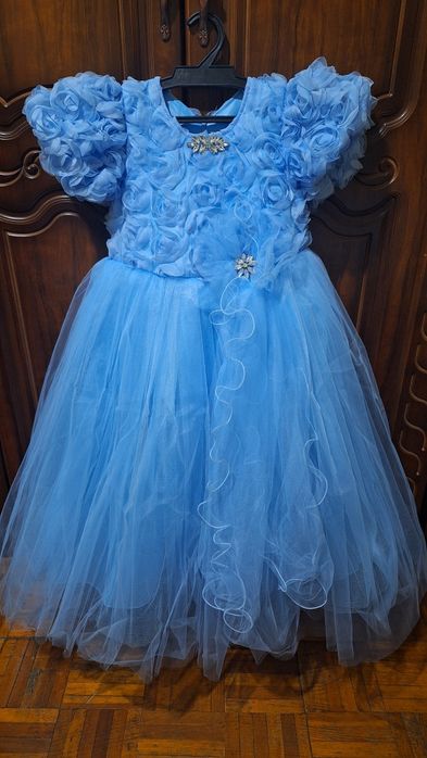 Срочно продаётся платье вечерней