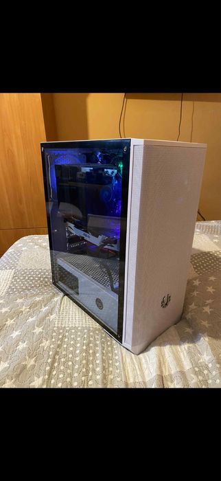 Геймърски компютър + монитор