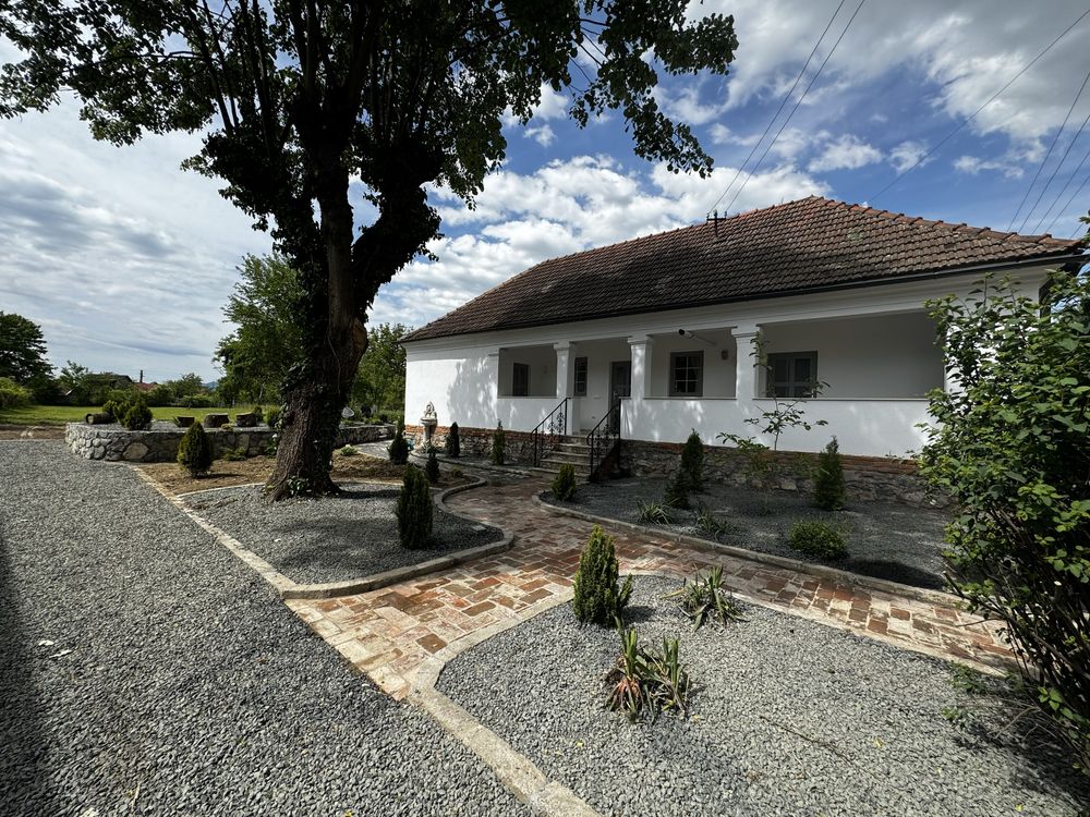 Vand superba casa in Bacia , teren 2000 mp