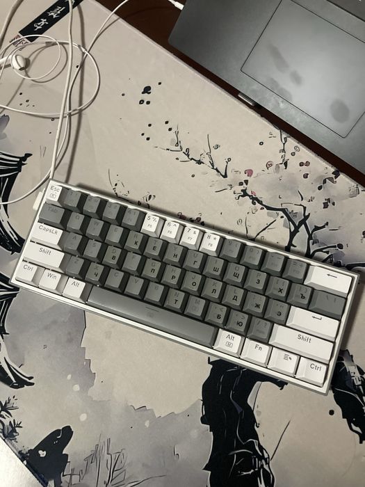 Продаю клавиатуру Redragon K617 Fizz