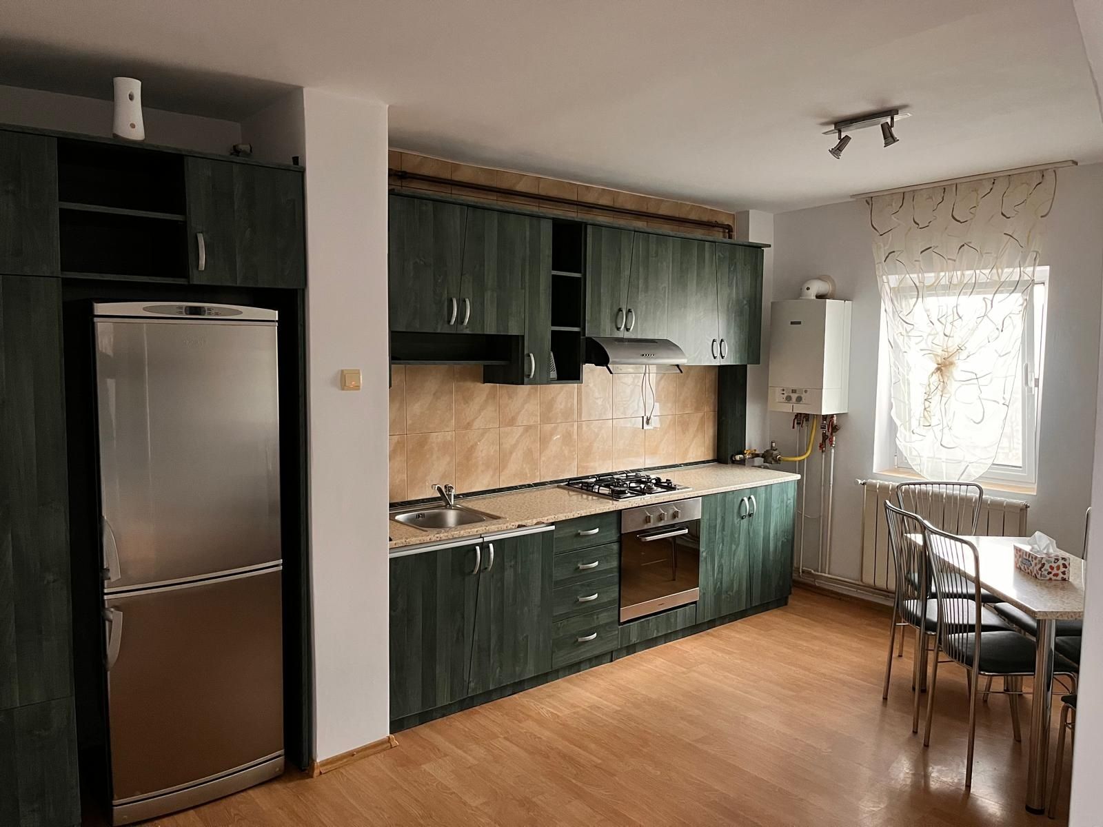 Închiriez apartament 2 camere central