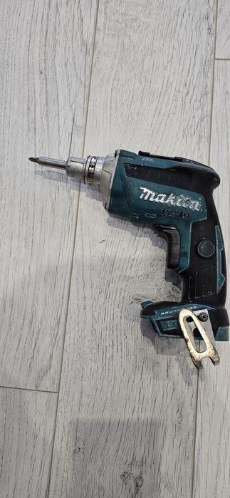 Винтоверт Makita DFS452