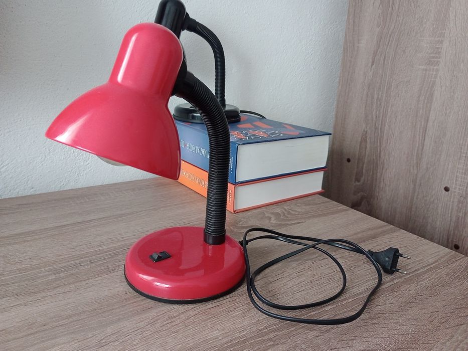 Lampi de birou de diferite culoare