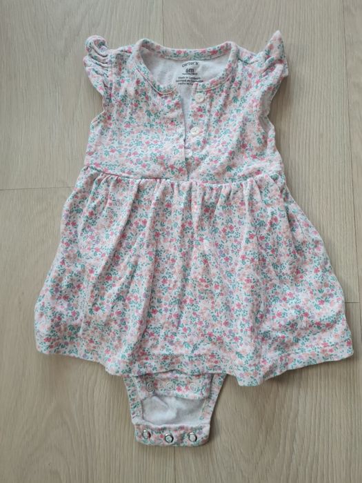 Lot 10 body-uri Carter's 6 luni (mărimea 74)