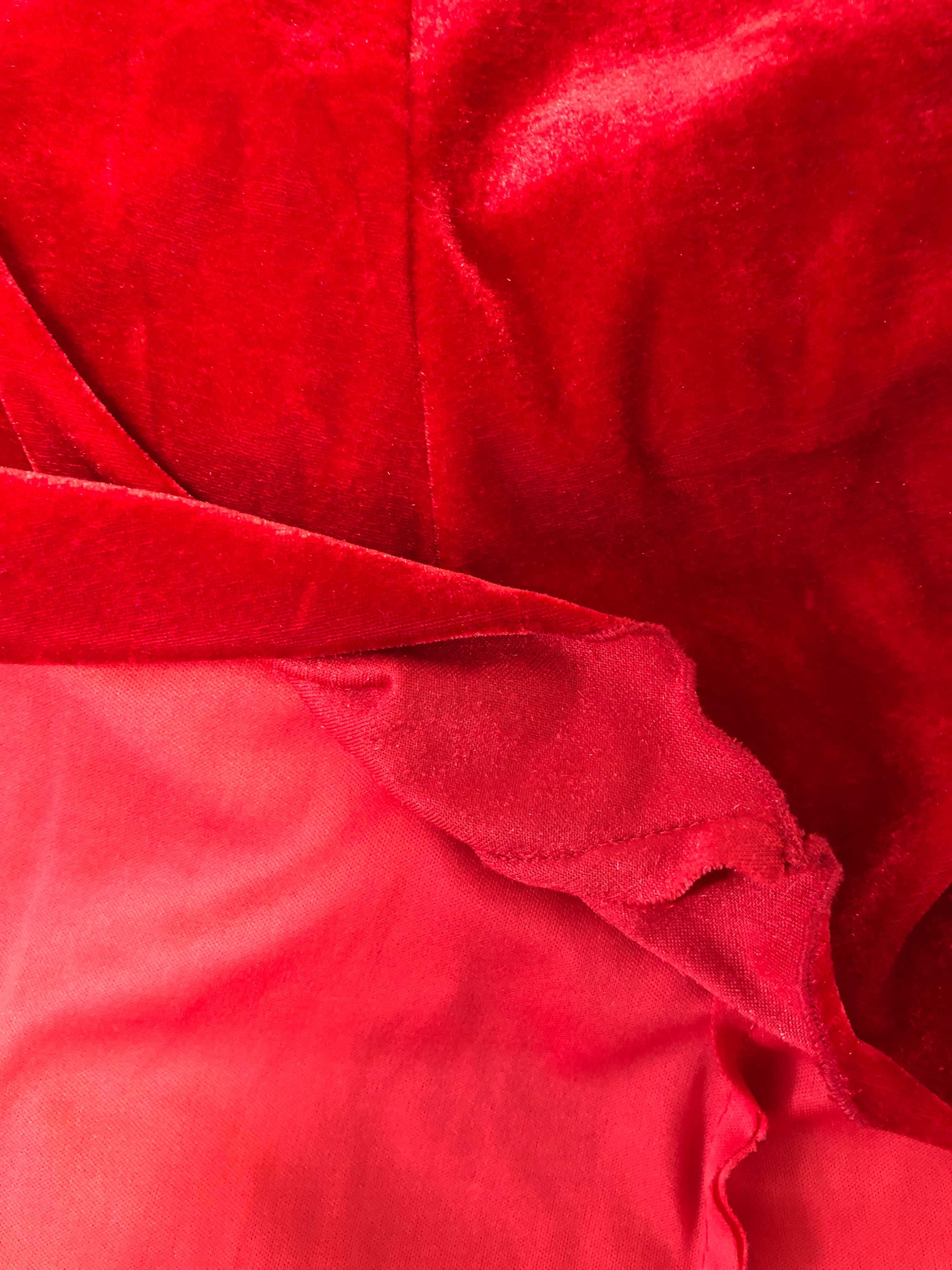 Rochie lungă de ocazie roșie de catifea cu trenă, nepurtată - 500 RON