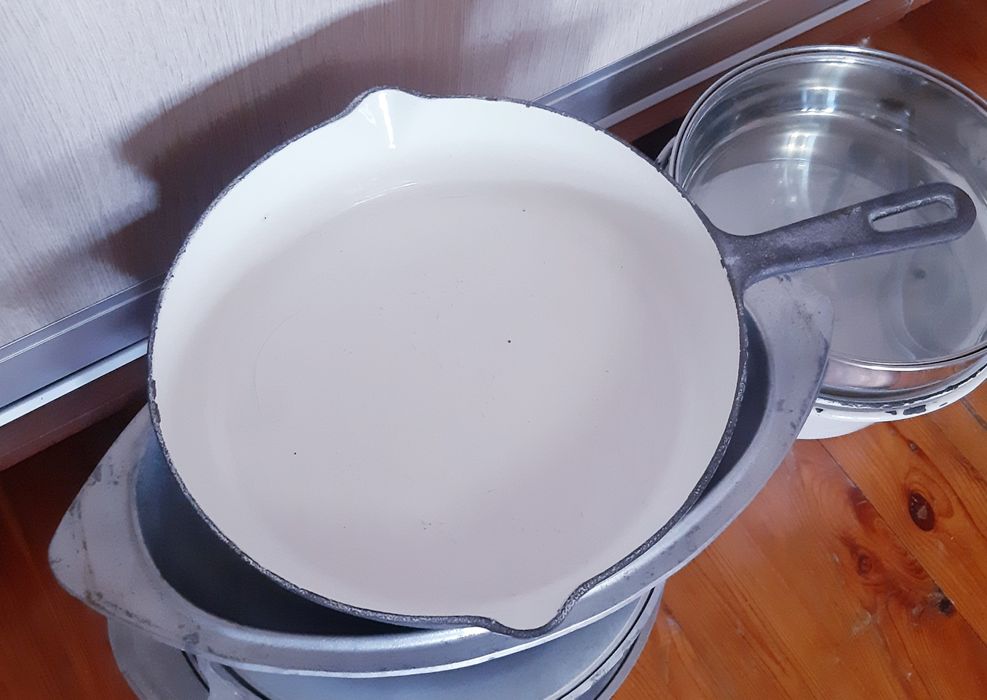 Продам эмалированную кастрюлю на 42 литра