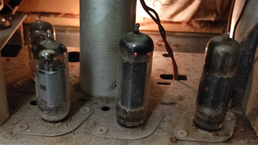 Стар радиоприемник Дружба от 1955 г.