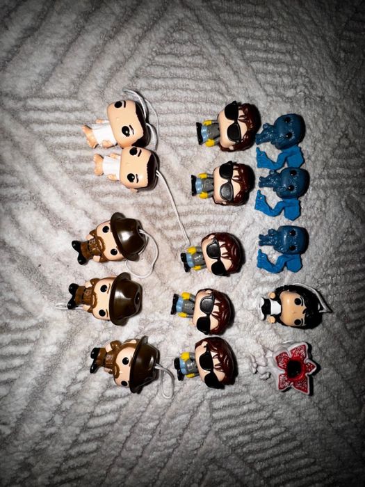 Фигурки kinder joy очень странные дела