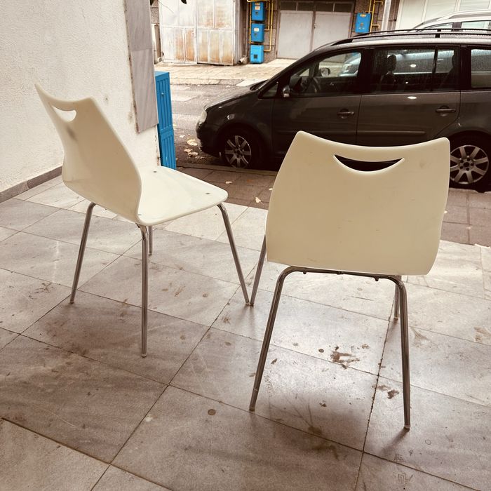 2 модерни ретро кухненски/трапезни стола – бели с метални крака