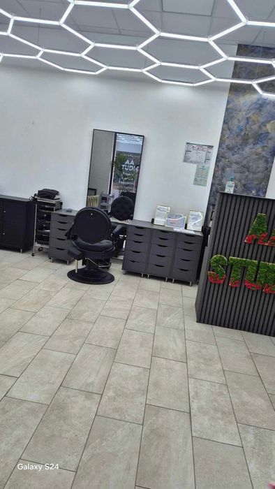 Închiriez scaun frizerie sau coafură