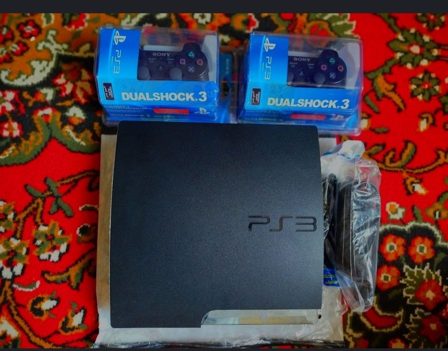 Sony Playstation 3 slim.