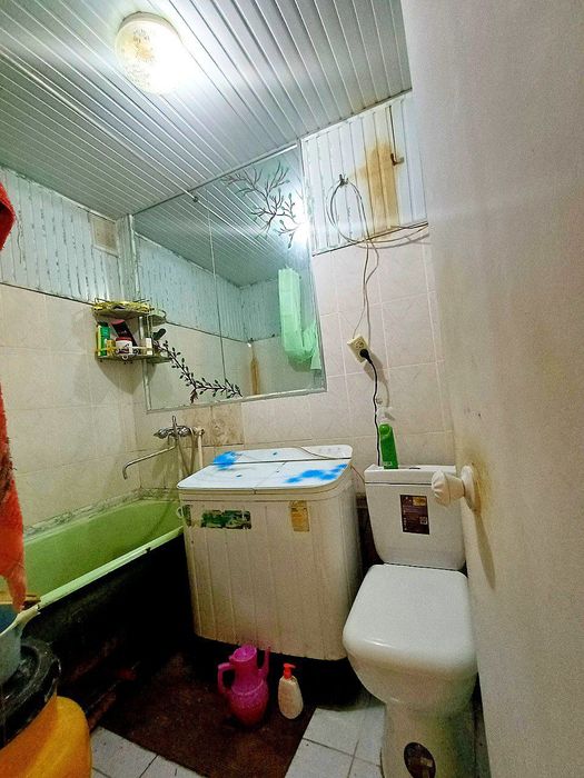 Zakanalda 3 xonali uy sotiladi