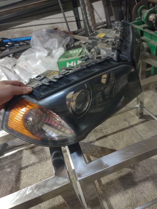 Vând faruri xenon BMW x3 2006 preț împreună.