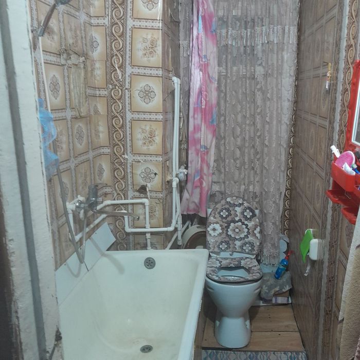 Сергели Спутнике 1.  2 х комнатную квартиру в деревянном доме 1/2