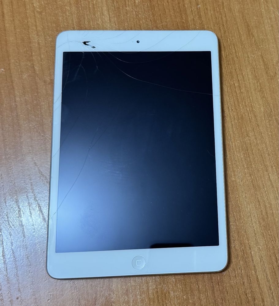 Планшет iPad mini Retina