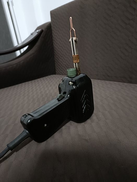 Pistol de lipit românesc
