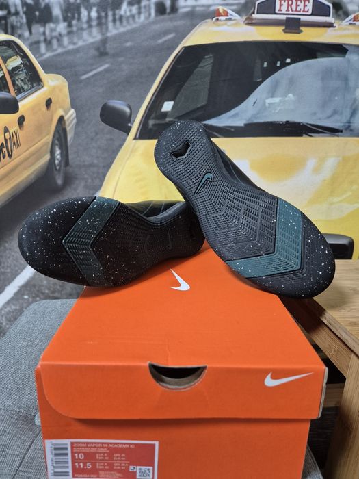 Маратонки Adidas, Nike & UA