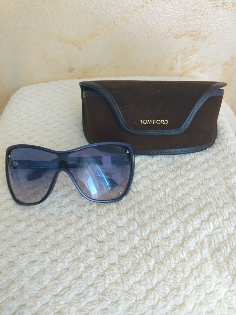 Ochelarii de soare pentru damă. Tom Ford. Noi cu etichetă.