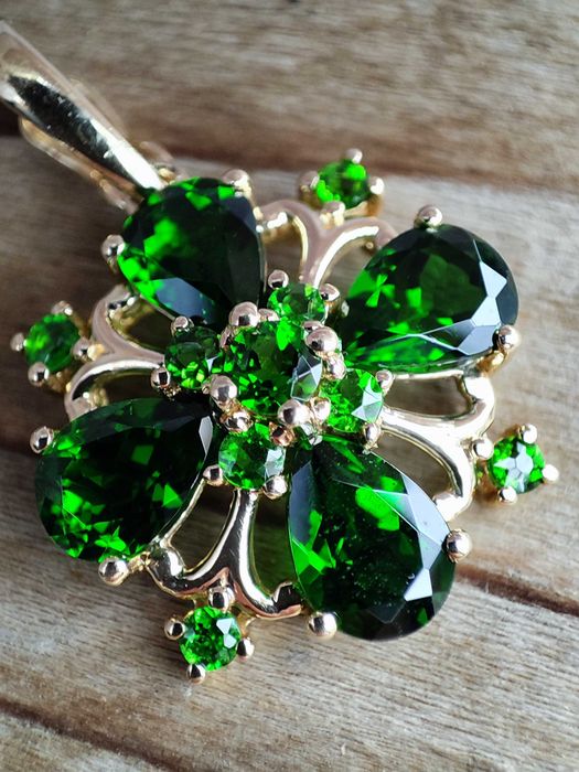 fascinant pandantiv aur 14k chrome diopside unicat
