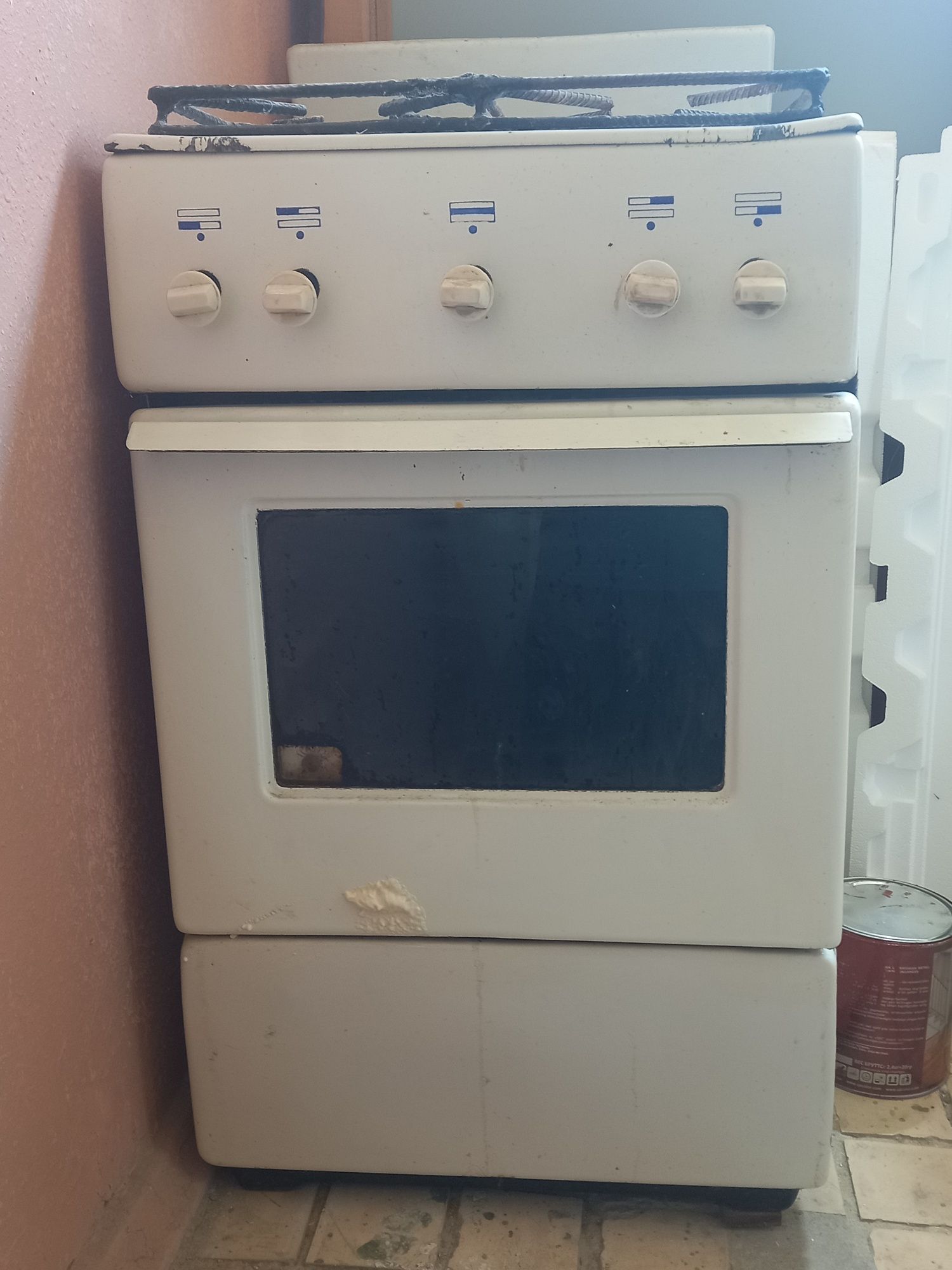 Yaxshi ishlaydigan gaz plita sotiladi