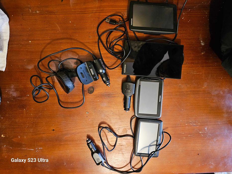 Vand gps uri TomTom si Garmin