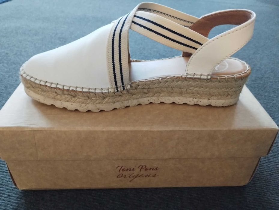 Елегантни дамски обувки на Toni Pons. 39 номер, 65лв.