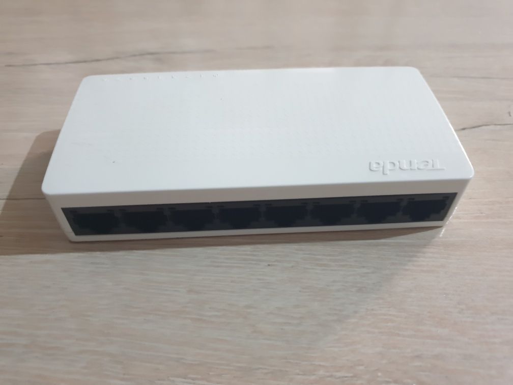 Коммутатор настольный 8 Port Switch Tenda