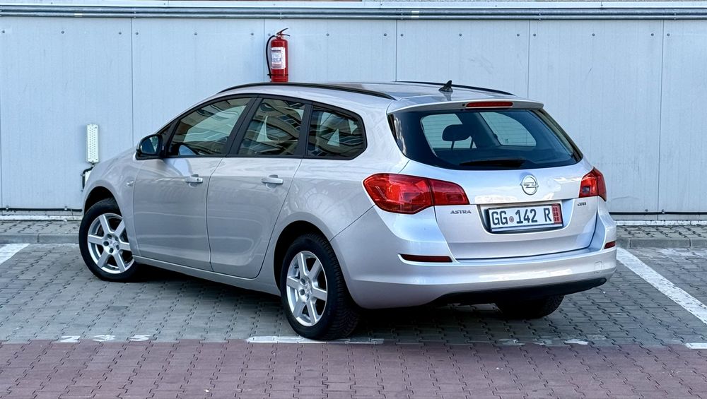 Opel Astra J Tourer / 1.7 CDTI 125 CP / Navi