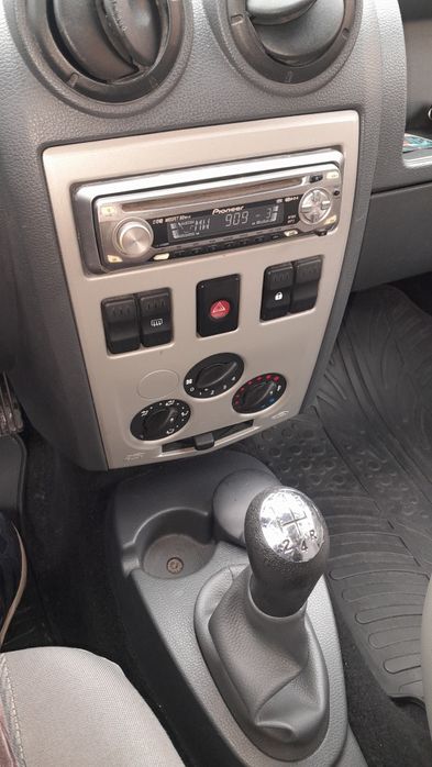 Vând Logan 1.4 benzină